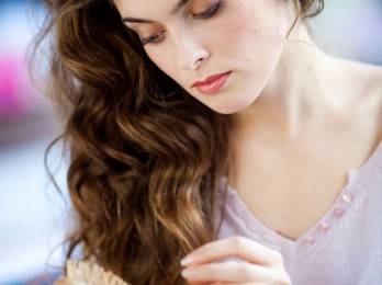 Какие причины сильного выпадения волос у женщин?