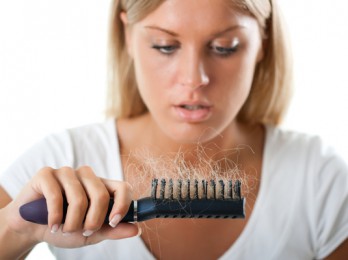 Что делать при выпадении и истончении волос?
