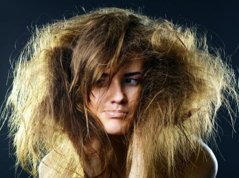 Секреты восстановления сухих волос